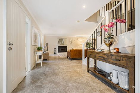 Property photo of 10 Jolimont Place Dingley Village VIC 3172