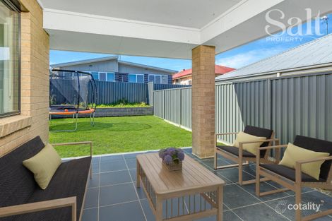 Property photo of 8A Dray Close Wadalba NSW 2259