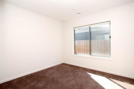 Property photo of 16 McDougall Place Truganina VIC 3029