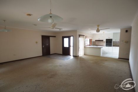 Property photo of 2 Begonia Place Mooroobool QLD 4870