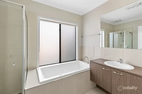 Property photo of 12 Hooper Street Armstrong Creek VIC 3217