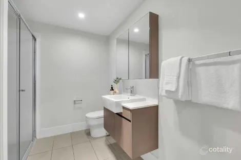 Property photo of 2/27 York Street Indooroopilly QLD 4068