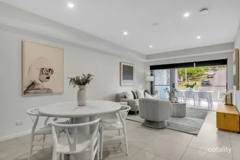 Property photo of 2/27 York Street Indooroopilly QLD 4068