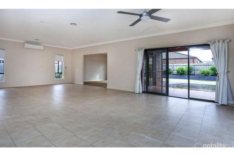 Property photo of 35 Ultimo Walk Taylors Hill VIC 3037