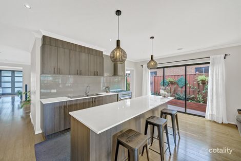 Property photo of 5 Mabillon Way Clyde North VIC 3978