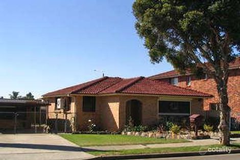 4 Sunny Pl, St Johns Park, NSW 2176