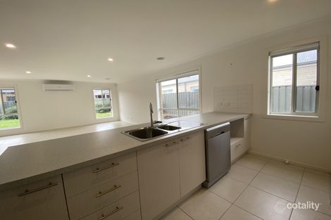 Property photo of 31 Abbeygate Drive Werribee VIC 3030