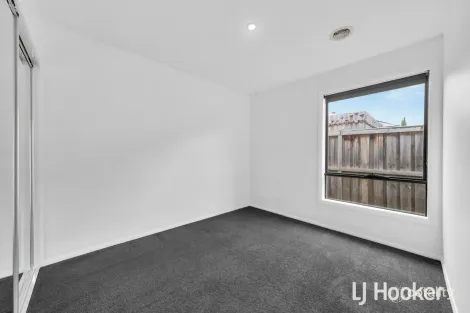 Property photo of 3 Sloane Drive Clyde North VIC 3978