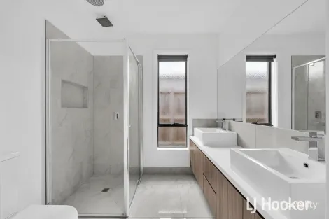 Property photo of 3 Sloane Drive Clyde North VIC 3978