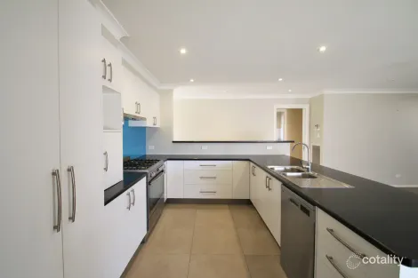 Property photo of 7 Clem McFawn Place Orange NSW 2800