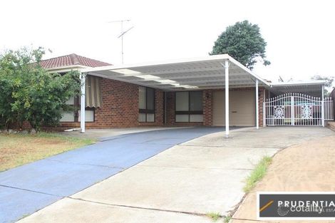 4 Oswald Cres, Rosemeadow, NSW 2560