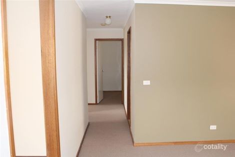 Property photo of 19 Papworth Place Meadow Heights VIC 3048
