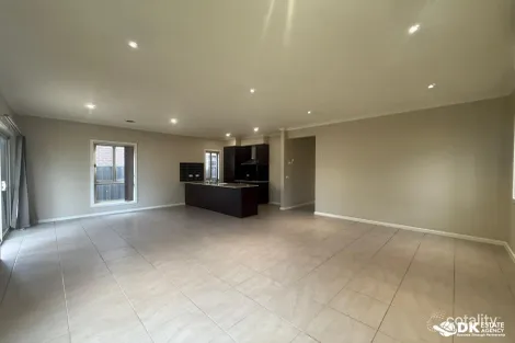 Property photo of 19 Risdon Circuit Tarneit VIC 3029