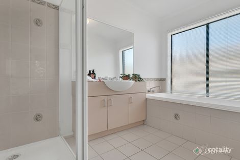 Property photo of 9 Racecourse Road Werribee VIC 3030