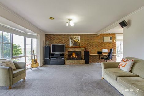 Property photo of 10 Earnshaw Drive Carrum Downs VIC 3201