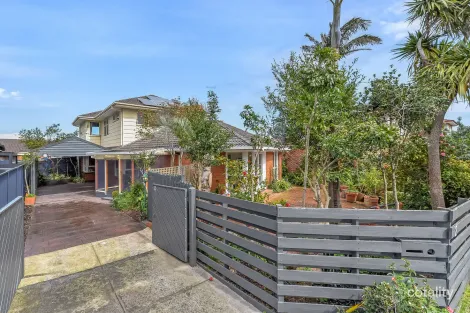 2 Ray Rd, Burwood East, VIC 3151