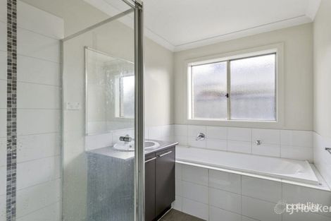 Property photo of 11 Pinjar Avenue Tarneit VIC 3029