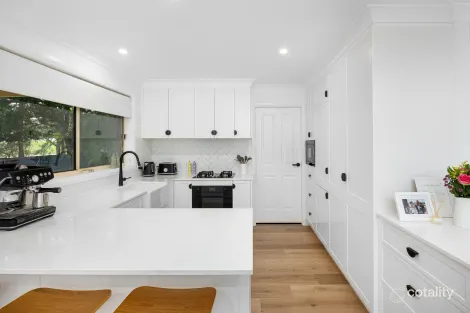 Property photo of 43 Brooklyn Drive Bourkelands NSW 2650