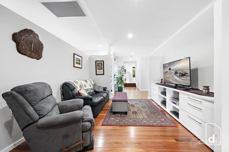 Property photo of 19 Sandon Drive Bulli NSW 2516
