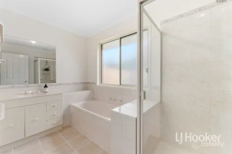 Property photo of 20 Harford Close Lynbrook VIC 3975