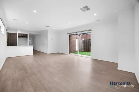 Property photo of 10 Power Street Tarneit VIC 3029