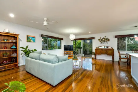Property photo of 118 Hillview Crescent Whitfield QLD 4870
