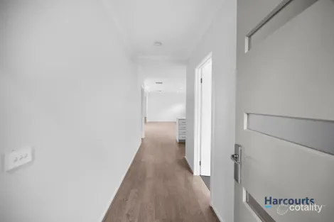 Property photo of 10 Power Street Tarneit VIC 3029