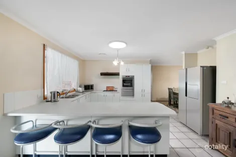 Property photo of 8 Mackillop Crescent St Helens Park NSW 2560