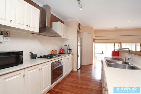 Property photo of 27 Dunstall Gardens Caroline Springs VIC 3023