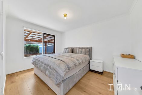 Property photo of 3 Jasmine Court Cranbourne North VIC 3977