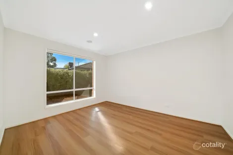 Property photo of 8 Manifera Close Manor Lakes VIC 3024