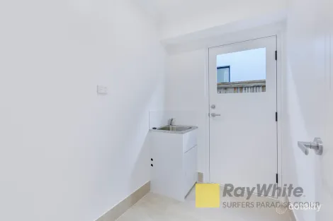 Property photo of 3 Spring Lane Helensvale QLD 4212