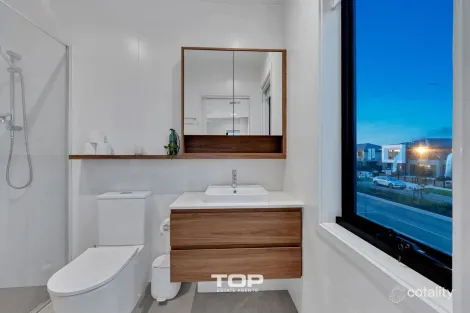 Property photo of 182 Alexander Boulevard Clyde North VIC 3978