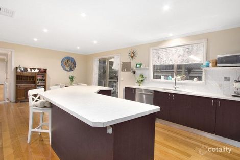 Property photo of 10 Imperia Close Narre Warren South VIC 3805