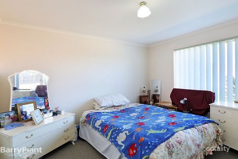 Property photo of 2/30 Paramount Crescent St Albans Park VIC 3219