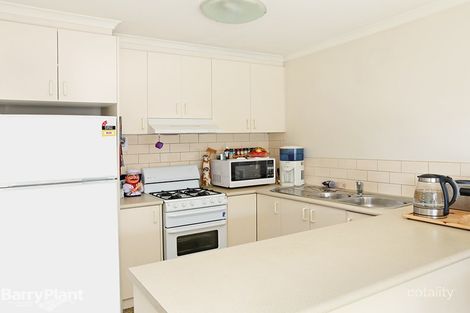 Property photo of 2/30 Paramount Crescent St Albans Park VIC 3219