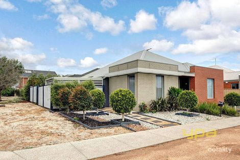 Property photo of 11 Kooyong Way Caroline Springs VIC 3023