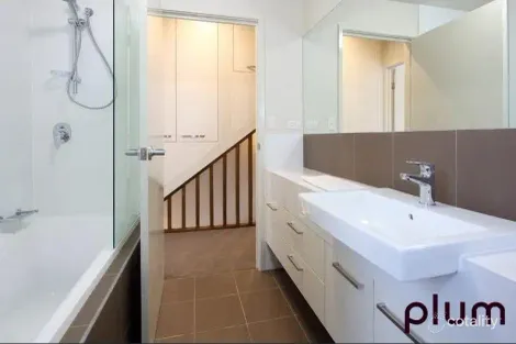 Property photo of 1/24 Hyde Road Yeronga QLD 4104