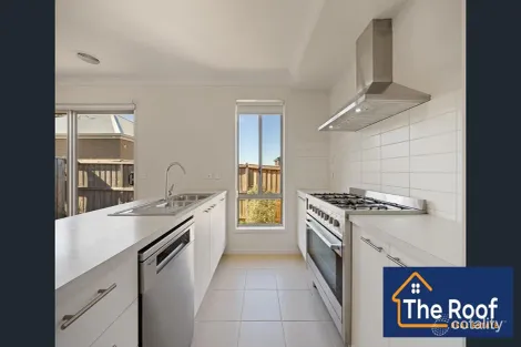 Property photo of 7 Palmdale Crescent Mambourin VIC 3024