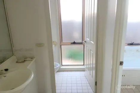 Property photo of 6 Gladstone Close West Hoxton NSW 2171