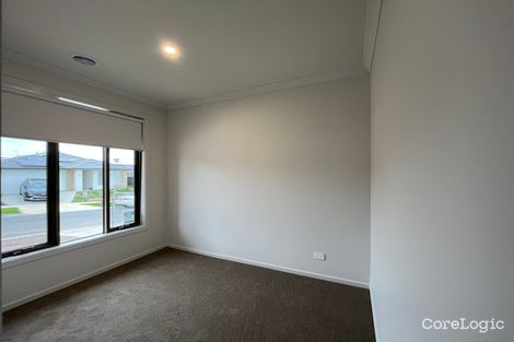 Property photo of 10 Excalibur Street Berwick VIC 3806