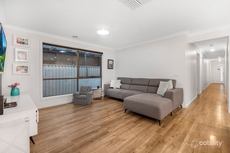 Property photo of 8 Creekview Avenue Pakenham VIC 3810