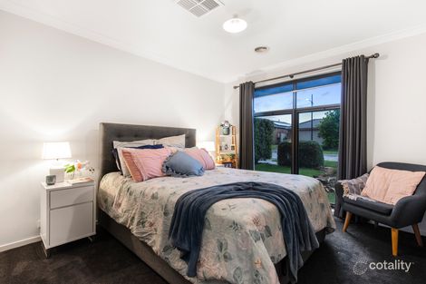 Property photo of 8 Creekview Avenue Pakenham VIC 3810