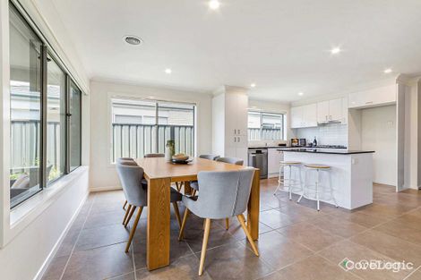 Property photo of 16 Freiberger Grove Clyde North VIC 3978