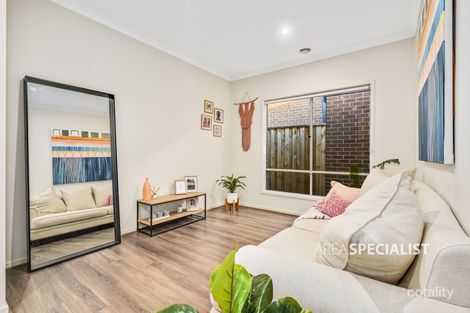 Property photo of 37 Kernot Parade Clyde VIC 3978