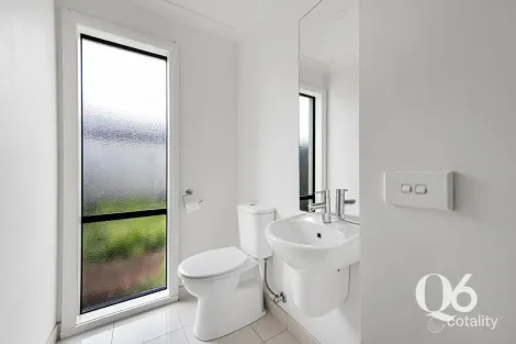 Property photo of 32 Belleville Close Burnside Heights VIC 3023