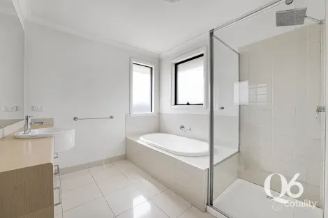 Property photo of 32 Belleville Close Burnside Heights VIC 3023