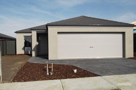 Property photo of 3 Botham Crescent Pakenham VIC 3810