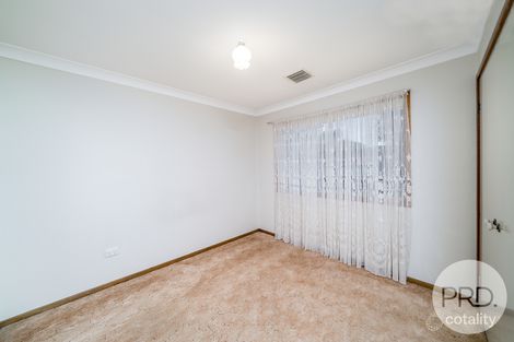 Property photo of 5 Matheson Place Estella NSW 2650