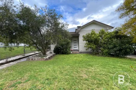 16 Wellington St, Maryborough, VIC 3465